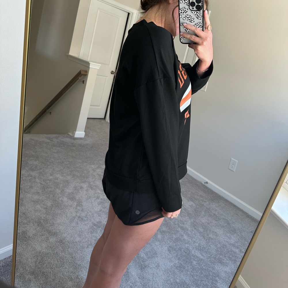 Chicago Bears Graphic Sweatshirt - Picture 6 of 9